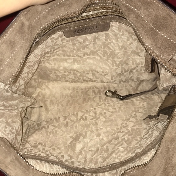Authentic suede Michael Kors bag - Picture 3 of 3